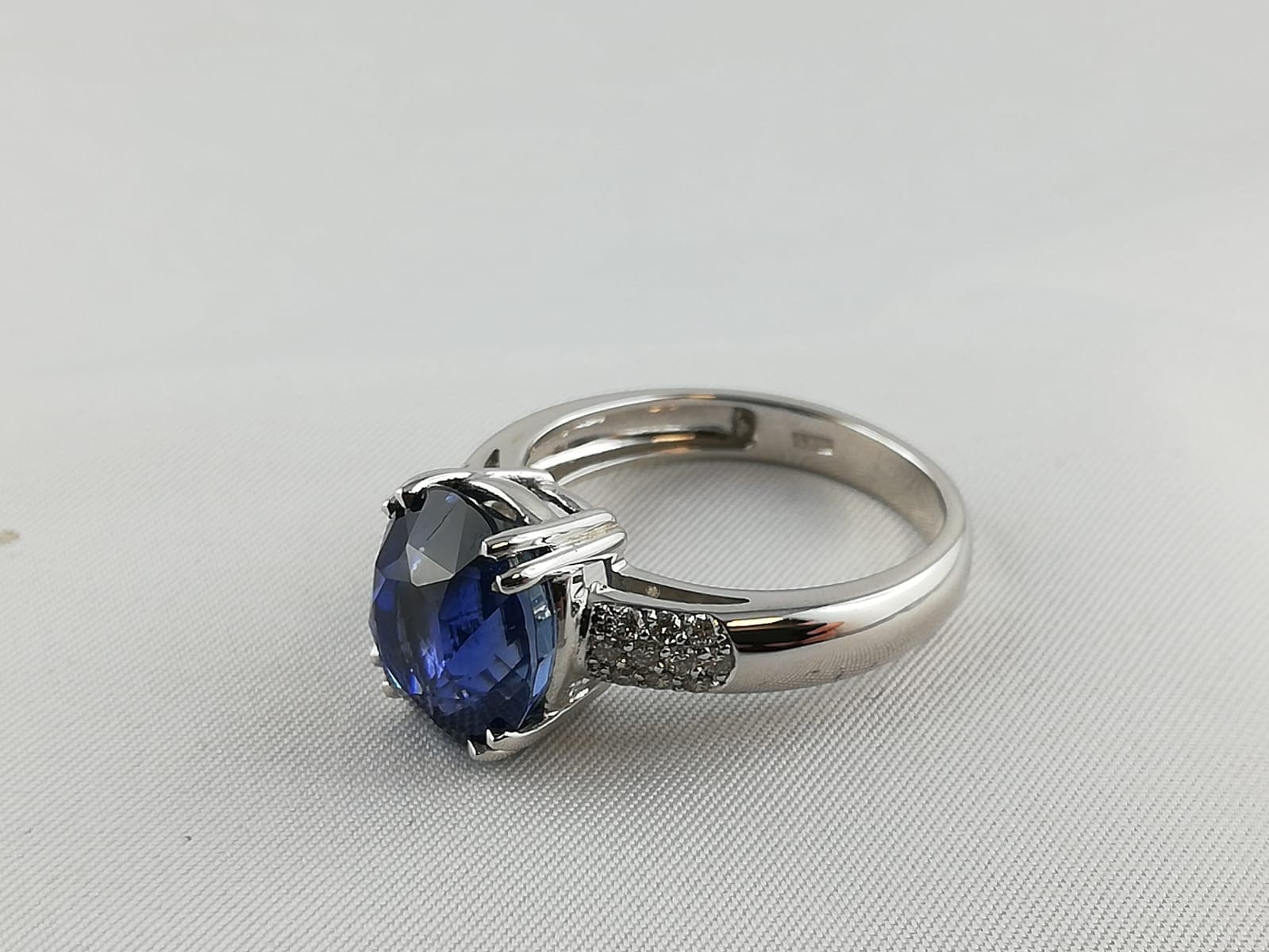 Sell signed jewelry in Tel Aviv